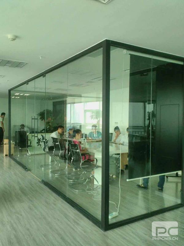 辦公室玻璃隔斷裝修的好處?