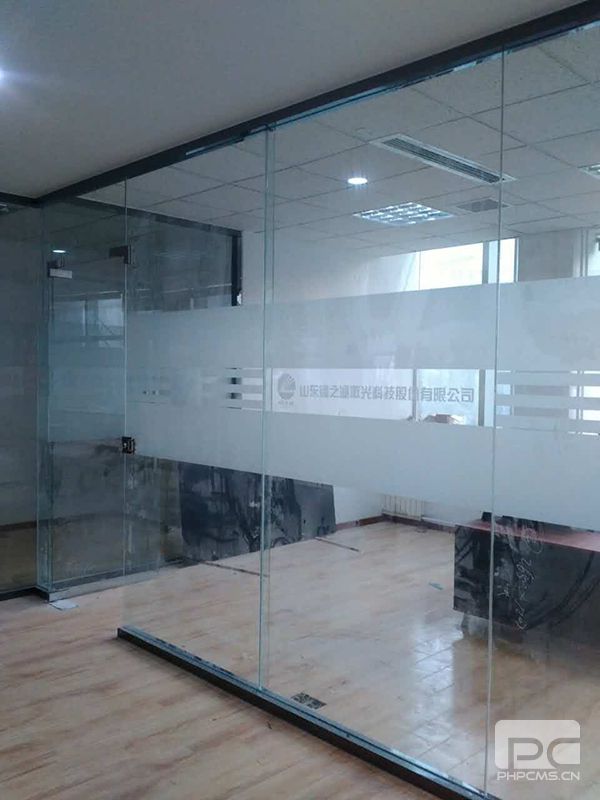 你知道辦公室玻璃隔斷搭配效果有哪些嗎?